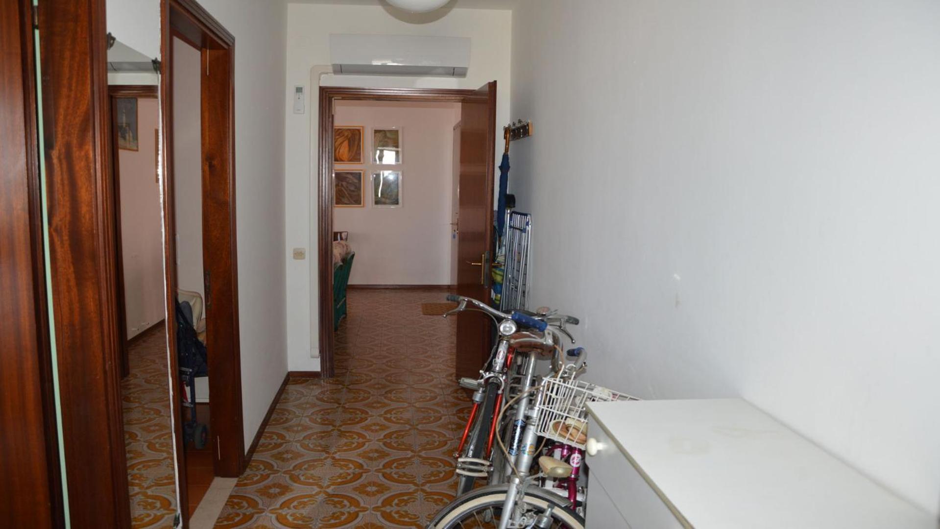 Comfortable 2 Bedroom Apartment - Beahost Rentals Caorle Bagian luar foto