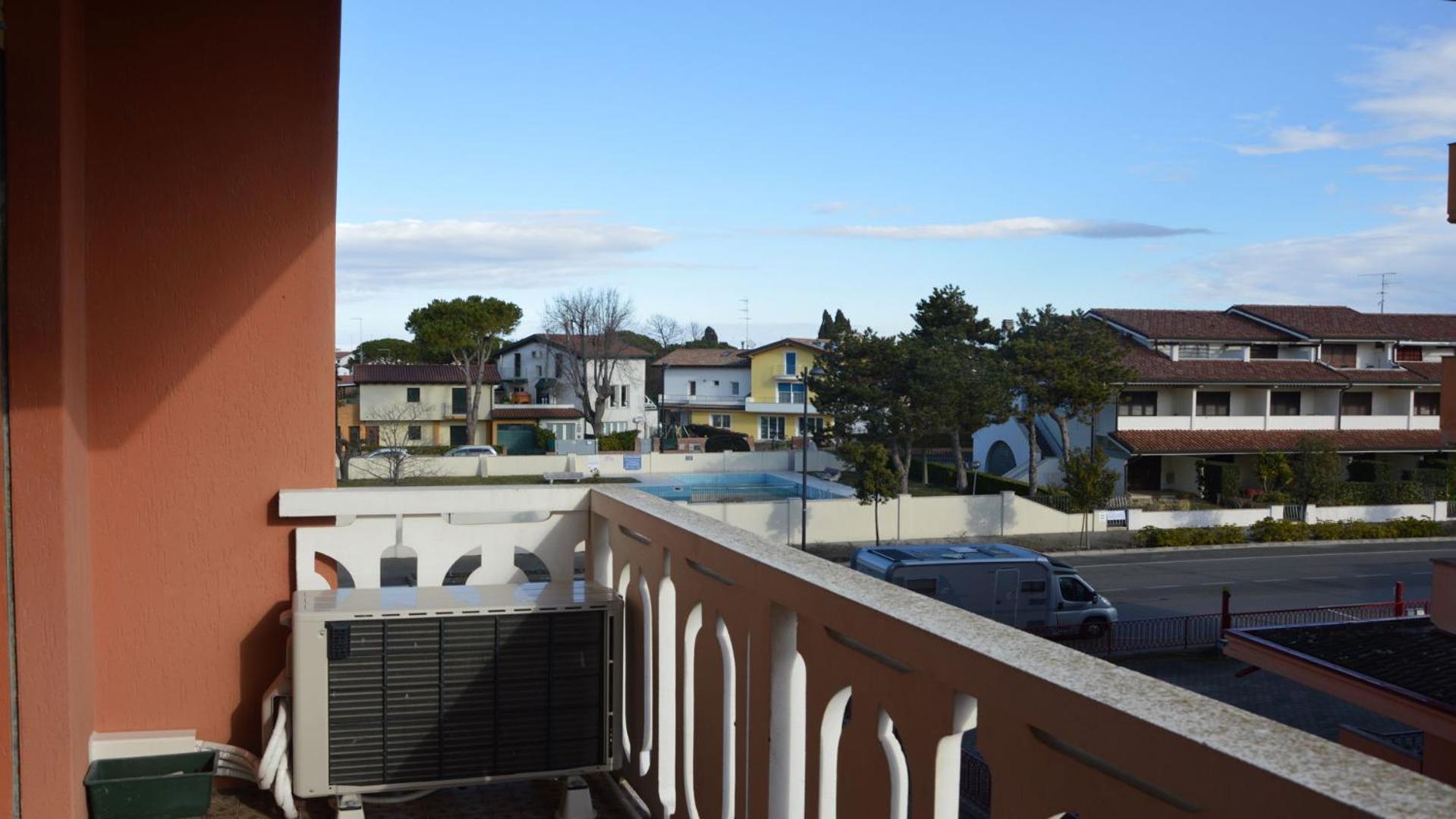 Comfortable 2 Bedroom Apartment - Beahost Rentals Caorle Bagian luar foto