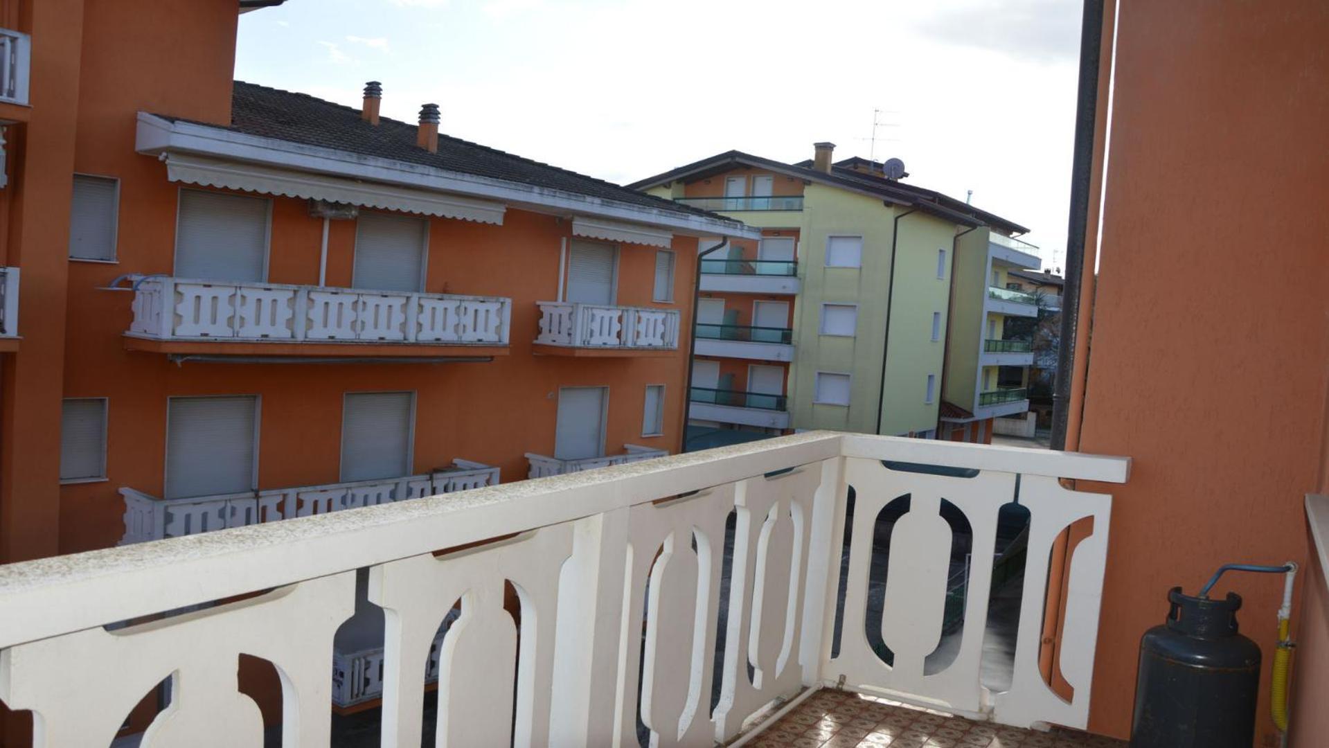 Comfortable 2 Bedroom Apartment - Beahost Rentals Caorle Bagian luar foto