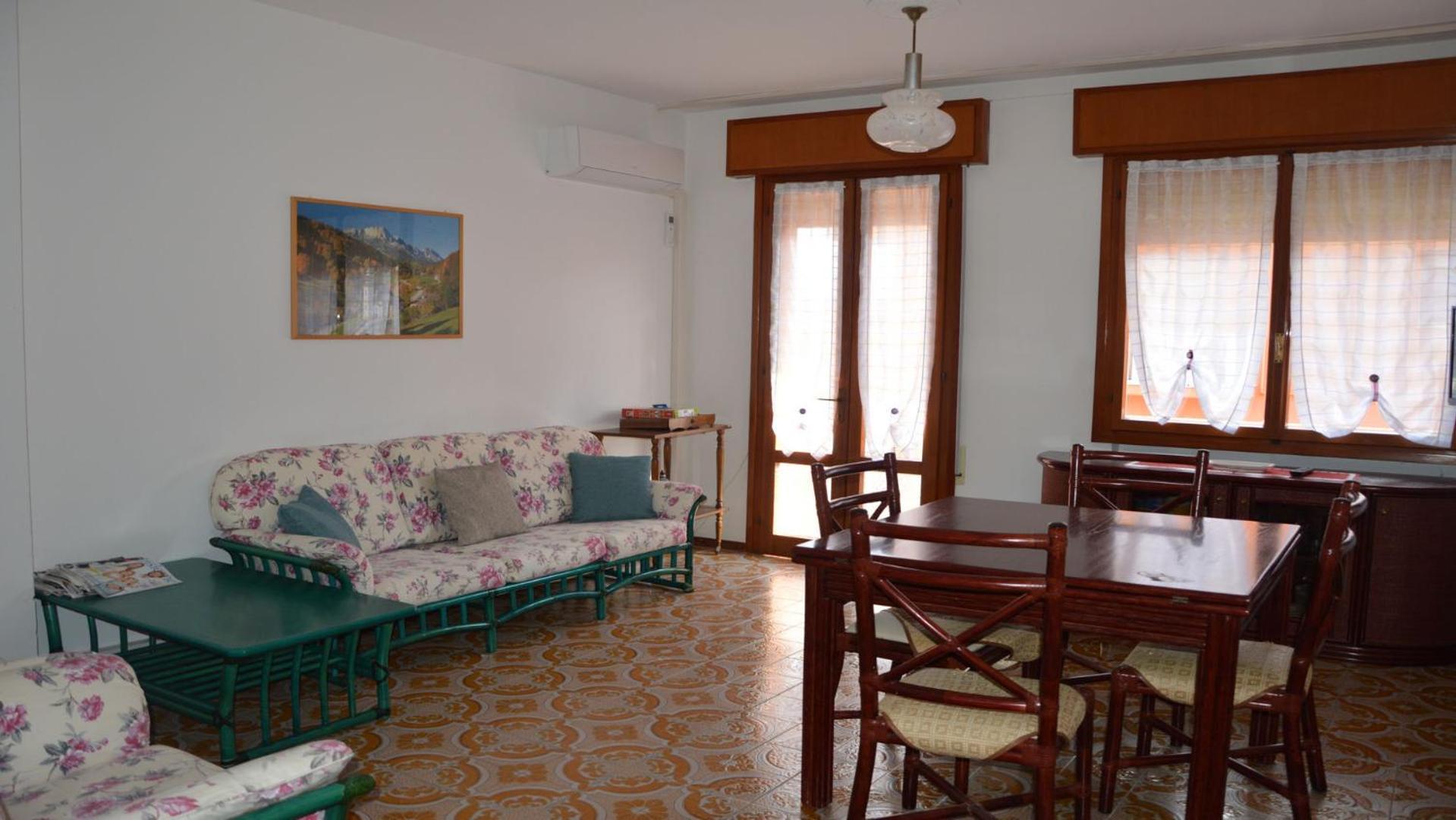 Comfortable 2 Bedroom Apartment - Beahost Rentals Caorle Bagian luar foto