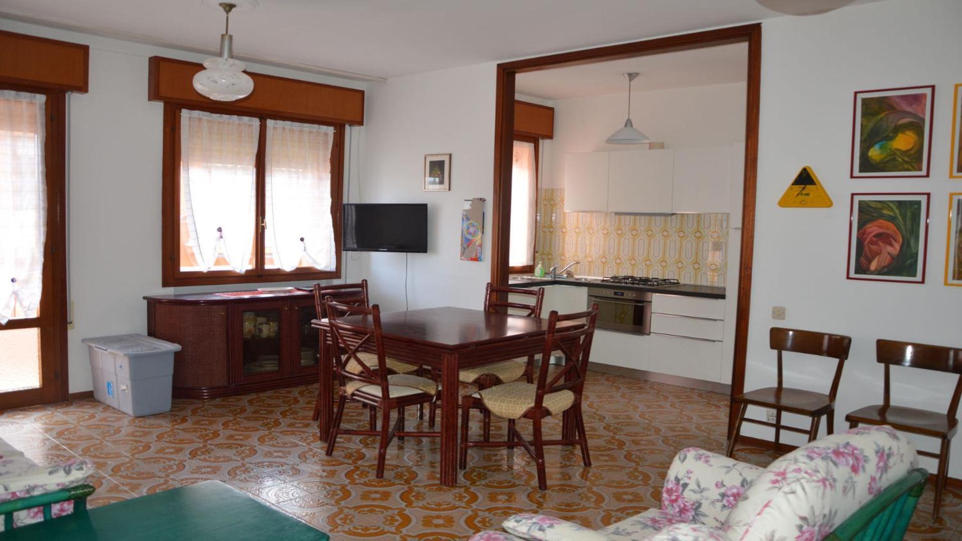 Comfortable 2 Bedroom Apartment - Beahost Rentals Caorle Bagian luar foto